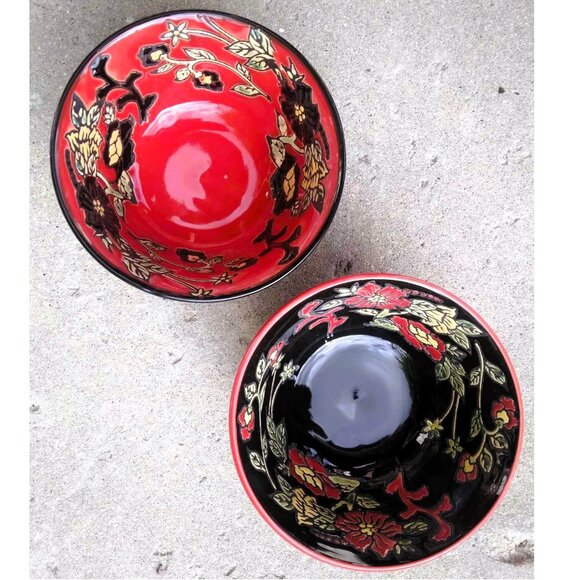 2 Chinese Famille Rose (Black and Red) Interior Enameled Porcelain Bowls - Picture 9 of 10